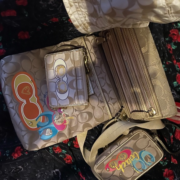 coach crossbody,wallet,new ID wristlet,bucket hat - Picture 9 of 10